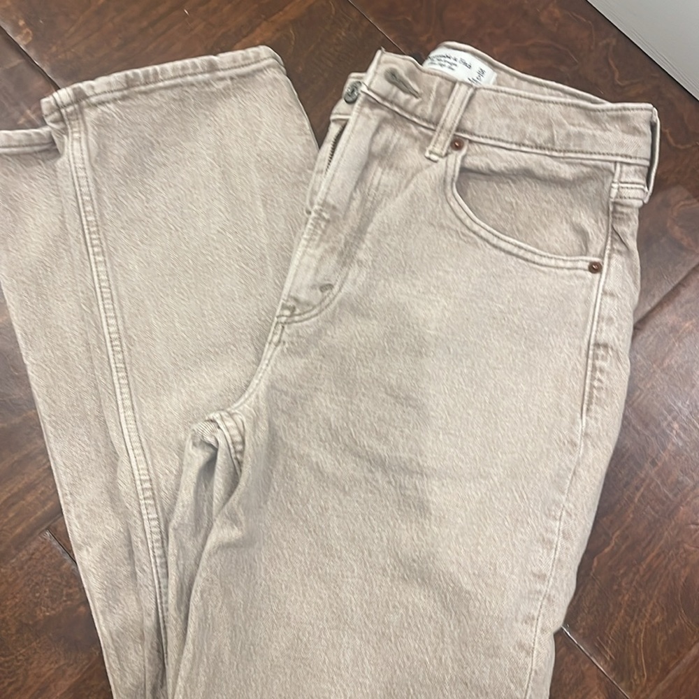 Abercrombie Ultra High Rise 90s Straight Jean